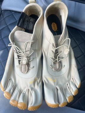 Vibram FiveFingers Minimalist Toe Shoes - Cream with Tan Accents